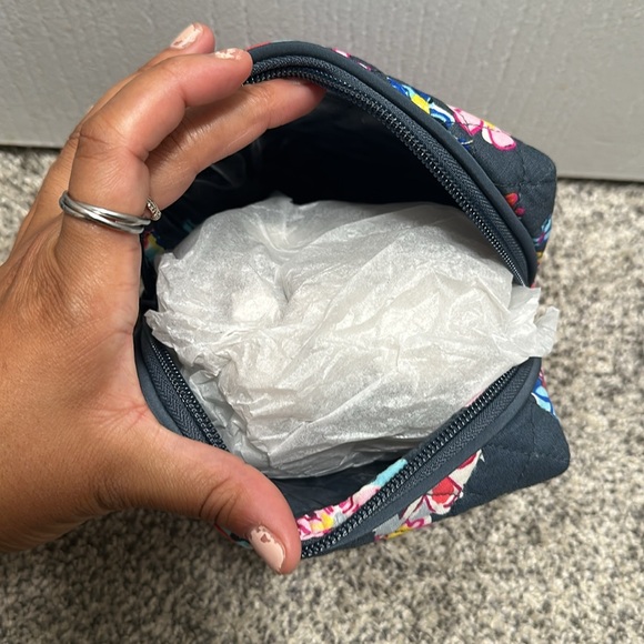 Vera Bradley Pretty Posies Cometic Bag - Picture 6 of 9